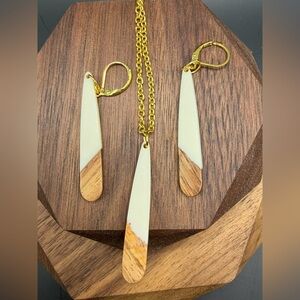 ✨ Handmade Wood & Resin Jewelry Set (Earrings + Necklace) ✨
